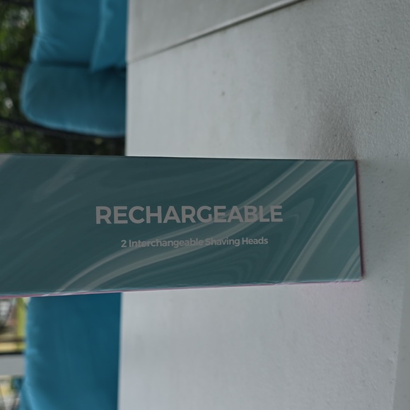 Pink Electric Razor 2-in-1 - Picture 4 of 4